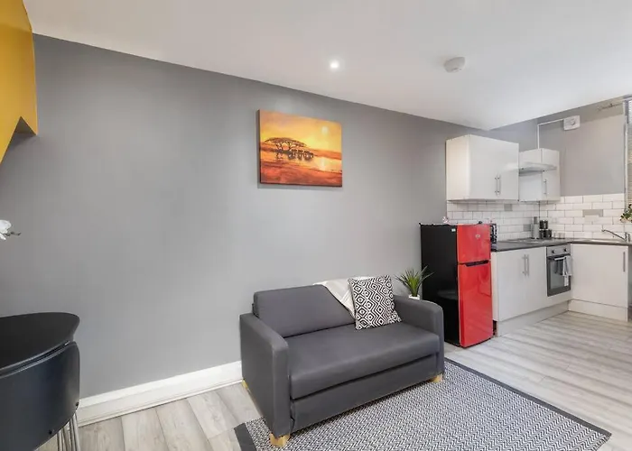 Luxury Living - Lovely 1 Bedroom Apartment