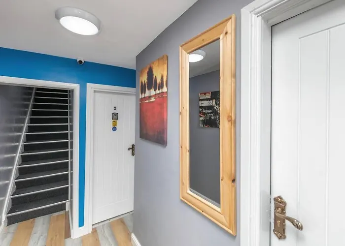 Luxury Living - Lovely 1 Bedroom Apartment