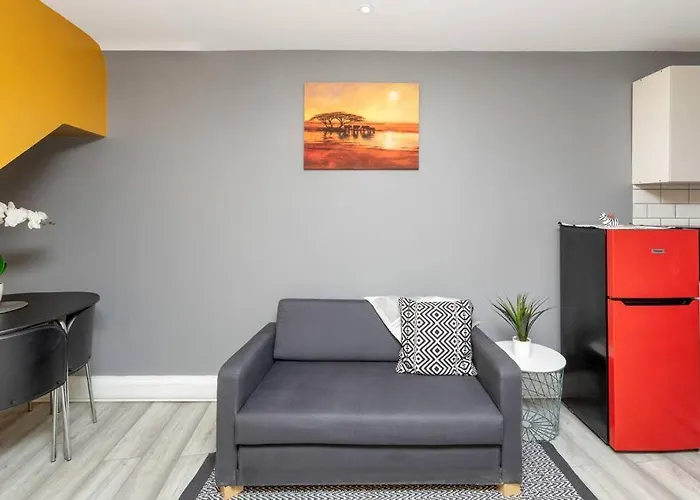Luxury Living - Lovely 1 Bedroom Apartment