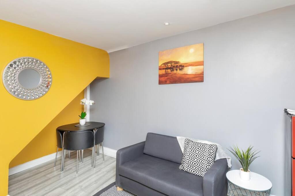 Luxury Living - Lovely 1 Bedroom *