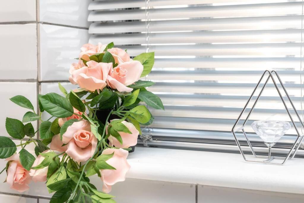 Luxury Living - Lovely 1 Bedroom *